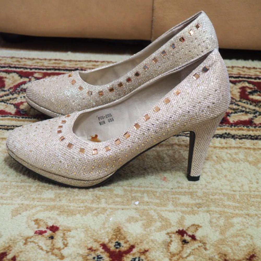 Elegant Gold Women's Heels